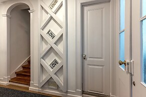 Bairro Alto Palace  Apartment for Large Groups