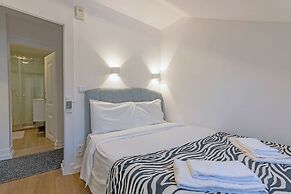 Bairro Alto Palace  Apartment for Large Groups