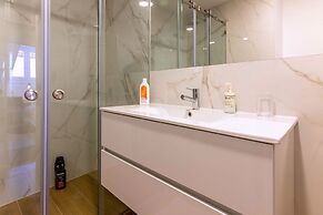 Bairro Alto Palace  Apartment for Large Groups