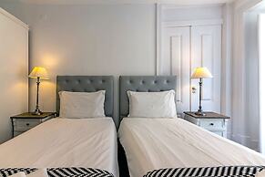 Bairro Alto Palace  Apartment for Large Groups