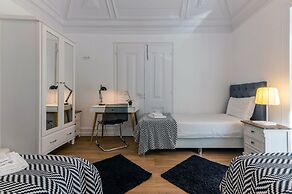 Bairro Alto Palace  Apartment for Large Groups