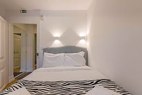 Bairro Alto Palace  Apartment for Large Groups