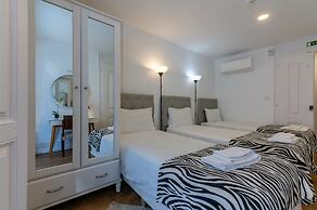 Bairro Alto Palace  Apartment for Large Groups