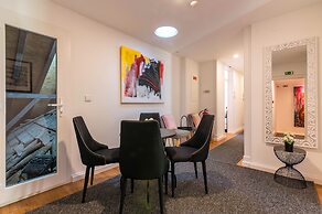 Bairro Alto Palace  Apartment for Large Groups