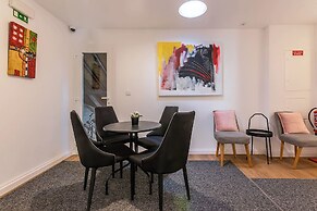 Bairro Alto Palace  Apartment for Large Groups