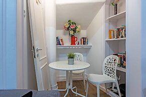 Bairro Alto Palace  Apartment for Large Groups