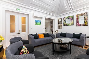 Bairro Alto Palace  Apartment for Large Groups