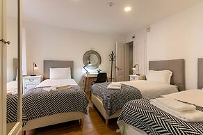 Bairro Alto Palace  Apartment for Large Groups