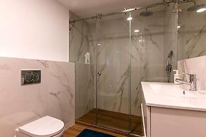 Bairro Alto Palace  Apartment for Large Groups