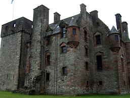 Two Bedroom Victorian Flat in the Centre of Port Glasgow Close to all