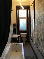 Two Bedroom Victorian Flat in the Centre of Port Glasgow Close to all