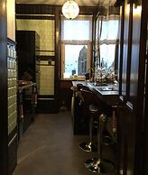 Two Bedroom Victorian Flat in the Centre of Port Glasgow Close to all