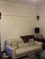 Two Bedroom Victorian Flat in the Centre of Port Glasgow Close to all