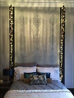 Two Bedroom Victorian Flat in the Centre of Port Glasgow Close to all