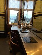 Two Bedroom Victorian Flat in the Centre of Port Glasgow Close to all