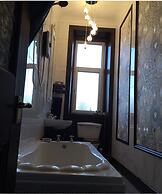 Two Bedroom Victorian Flat in the Centre of Port Glasgow Close to all