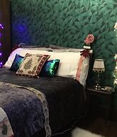 Two Bedroom Victorian Flat in the Centre of Port Glasgow Close to all