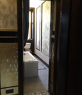 Two Bedroom Victorian Flat in the Centre of Port Glasgow Close to all