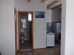 Big mama's Apartments