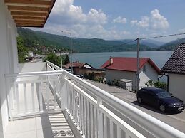 Big mama's Apartments