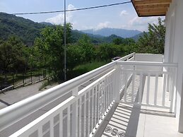 Big mama's Apartments