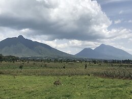 Ingagi Park View Lodge