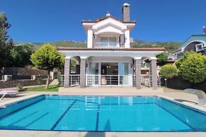 Arnna Villa 4 by Villa Buketi