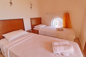 Arnna Villa 4 by Villa Buketi