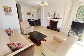 Arnna Villa 4 by Villa Buketi