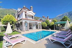 Arnna Villa 4 by Villa Buketi