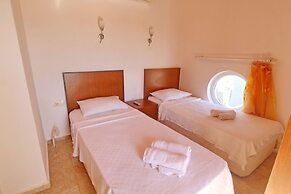 Arnna Villa 4 by Villa Buketi