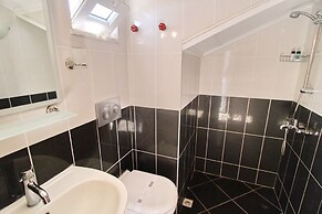 Arnna Villa 4 by Villa Buketi