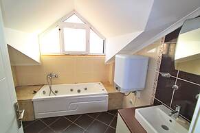 Olympia Apart 6 by Villa Buketi