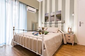 Charming Acropolis Metro Apartment