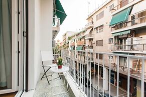 Charming Acropolis Metro Apartment