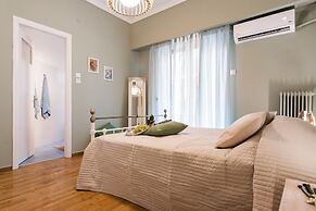 Charming Acropolis Metro Apartment