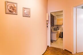 Charming Acropolis Metro Apartment