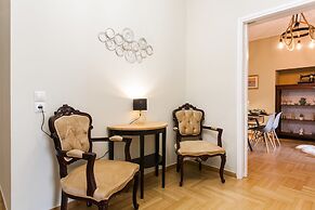 High Class Huge Central Apartment