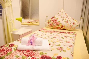 Adler Lady Guesthouse - Women Only