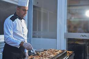 Monna Roza Beach Resort Hotel