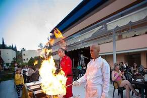 Monna Roza Beach Resort Hotel