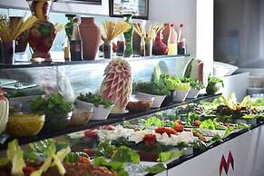 Monna Roza Beach Resort Hotel