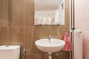 Central Apartment near Metro station