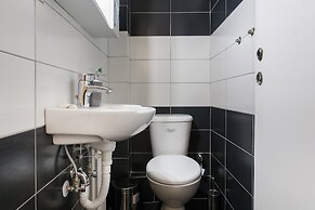 Big Central Metro Station Apartment 1