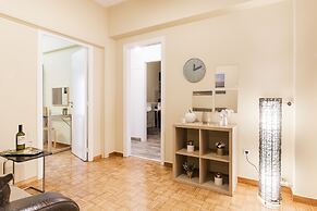 Big Central Metro Station Apartment 2