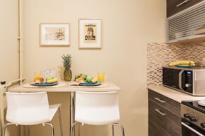 Big Central Metro Station Apartment 2