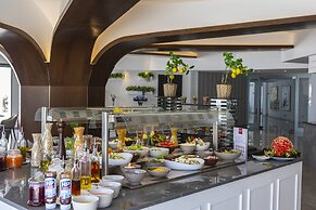 Leonardo Crystal Cove & Spa by the sea - Adults Only