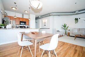 Elegance & Elevation: Mile High Condo in Highland