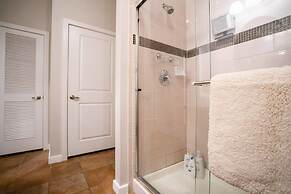 Elegance & Elevation: Mile High Condo in Highland