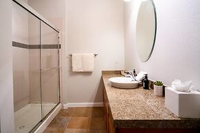 Elegance & Elevation: Mile High Condo in Highland